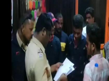 13 year old girl raped in cafe in Satara Police raid, case registered against six people | साताऱ्यात १३ वर्षांच्या मुलीवर कॅफेत अत्याचार; पोलिसांकडून छापे, सहा जणांवर गुन्हा दाखल 13 year old girl raped in cafe in Satara Police raid, case registered against six people | साताऱ्यात १३ वर्षांच्या मुलीवर कॅफेत अत्याचार; पोलिसांकडून छापे, सहा जणांवर गुन्हा दाखल