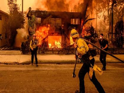 11.60 lakh crores burnt, still no success in controlling fire in California | ११.६० लाख कोटी खाक; कॅलिफोर्नियात आग आटोक्यात आणण्यात अद्याप अपयश