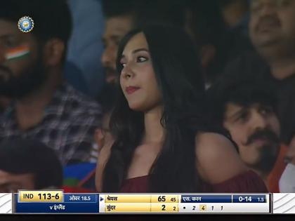 Ind vs Eng 1st T20 : cameraman never disappoints; girl famous during India vs England 1st T20I  | Ind vs Eng 1st T20 : कॅमेरामननं छबी टिपली अन् बघता बघता 'ती' फेमस झाली, पाहा फोटो