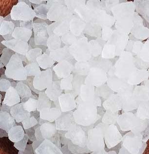 एका रुमालात रोज ठेवा कापराचा तुकडा, तुम्हाला माहितीच नसतील ‘असे’ फायदे! हिवाळ्यातल्या सर्दीखोकल्यासाठी फार गरजेचं..