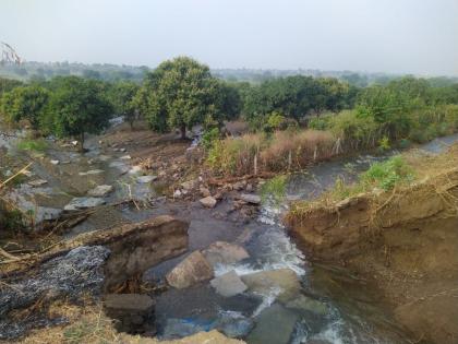 The canal of the Pentakali project burst; Crop damage | पेनटाकळी प्रकल्पाचा कालवा फुटला; पिकांचे नुकसान