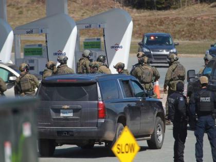 Gunman kills 13 in Canadas Nova Scotia in mass shooting lasting 12 hours | माथेफिरूच्या गोळीबारात तेरा जणांचा मृत्यू