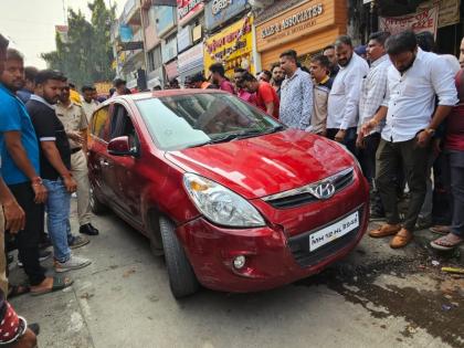 Speeding four-wheeler hits seven eight vehicles, three injured; Incidents in Katraj area | भरधाव चारचाकीची सात-आठ वाहनांना धडक, तीन जखमी; कात्रज परिसरातील घटना