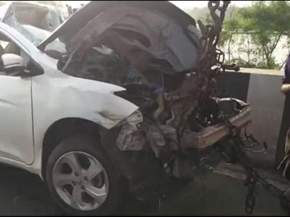 Two people were killed and three others injured in a car and a container accident | कार आणि कंटेनरच्या अपघातात दोघांचा मृत्यू, तर तीन जण जखमी