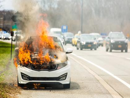 Car owners look at the cooling of vehicles in summer otherwise a fire breaks out | कार मालकांनो, उन्हाळ्यात वाहनांची कुलिंग पहा, अन्यथा आगीचा भडका