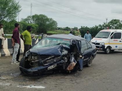 Horrific accident, two died on the spot after a speeding car hit the divider of the bridge  | भरधाव कारचा पुलावर दुभाजकाला धडकून भीषण अपघात, दोघांचा जागीच मृत्यू 