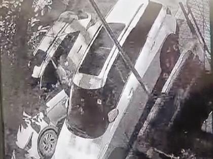 Two luxury cars theft within 40 minutes after turning off the alert siren with the hi-tech kit | सॉफ्टवेअरने दरवाजाचे लॉक उघडले; हायटेक किटने ४० मिनिटांत दोन आलिशान कार लंपास