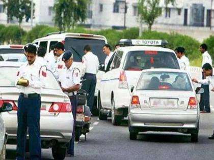 What do you say Traffic police fined a car driver; asked why he was not wearing a helmet | काय सांगता! वाहतूक पोलिसांनी कार चालकाला दंड केला; हेल्मेट का घातले नाही असं विचारलं What do you say Traffic police fined a car driver; asked why he was not wearing a helmet | काय सांगता! वाहतूक पोलिसांनी कार चालकाला दंड केला; हेल्मेट का घातले नाही असं विचारलं