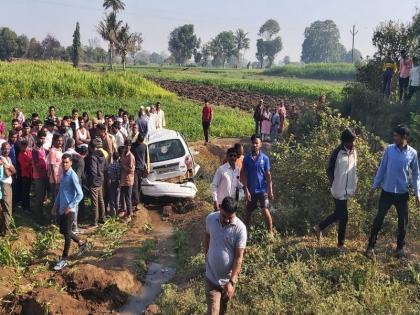 Driver dies after car falls into well on Annapur-Shirur road pune crime news | Pune | अण्णापूर-शिरूर रस्त्यावर कार विहिरीत पडून तरुणाचा मृत्यू