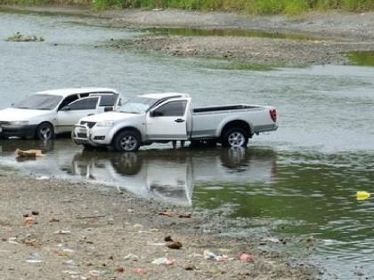  Drying vehicles in river banks, order to municipal authorities | नदीपात्रात वाहन धुतल्यास दंड, महापालिका अधिकाऱ्यांना आदेश