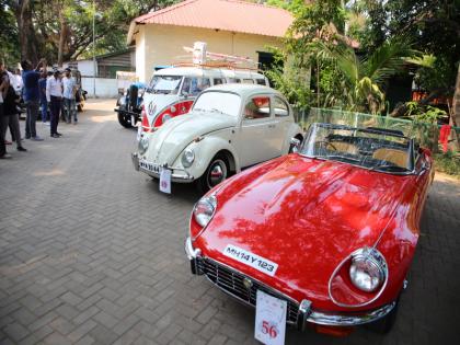 Vintage Car Trophy to Ford V8 Pune residents overwhelmingly responded to vintage and classic cars, bike rally | विंटेज कार ट्रॉफी 'फोर्ड व्ही ८' या गाडीला; विंटेज व क्लासिक कार्स, बाईक रॅलीला पुणेकरांचा उदंड प्रतिसाद