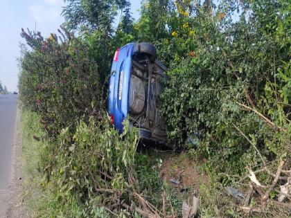 Satara: झाडातून अचानक आडवा आलेला पादचारी कारच्या धडकेत ठार, वाचवण्याच्या प्रयत्नात कार झाली पलटी Satara: झाडातून अचानक आडवा आलेला पादचारी कारच्या धडकेत ठार, वाचवण्याच्या प्रयत्नात कार झाली पलटी