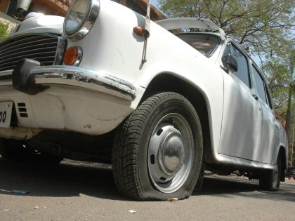 check car properly before start driving | प्रवासाला जाताना कार सुरू करण्यापूर्वी सारी जुळवाजुळव अवश्य करा