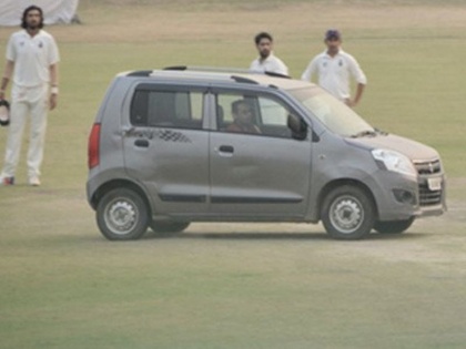 When Ranji was in the match, he got into the field with a very good chance | क्रिकेट सामना सुरू असताना त्यानं चक्क मैदानात घुसवली कार