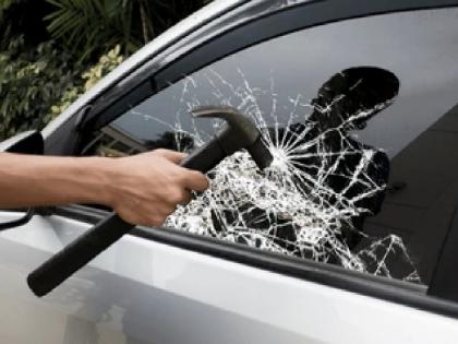 Gang of thieves breaking car windows busted, car safety hammer being misused | मोटारीची काच फोडून चोऱ्या करणारी टोळी दाखल, ‘कार सेफ्टी हॅमर’चा होतोय गैरवापर Gang of thieves breaking car windows busted, car safety hammer being misused | मोटारीची काच फोडून चोऱ्या करणारी टोळी दाखल, ‘कार सेफ्टी हॅमर’चा होतोय गैरवापर