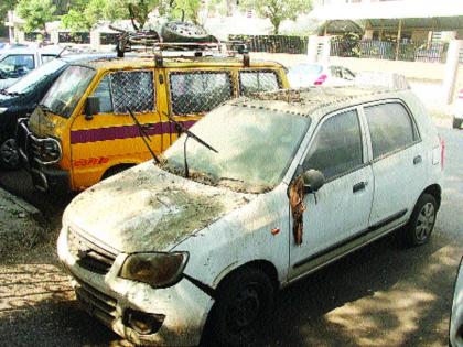 The clearance of the scratches on the street is prohibited by Swachh Bharat Abhiyan | रस्त्यावरील भंगार वाहनांचा स्वच्छ भारत अभियानात अडथळा