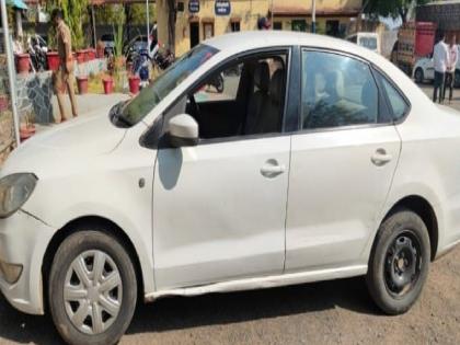 Rs 9 lakh belonging to a teacher was stolen by breaking the car window Incident at Deulgaon Mali | कारची काच फोडून शिक्षकाचे ९ लाख रुपये पळविले; देऊळगाव माळी येथील घटना