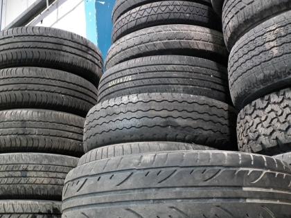 Always check the car tire carefully and change it at the right time | कारचा टायर नेहमी लक्षपूर्वक तपासा व योग्यवेळी बदलूनही घ्या