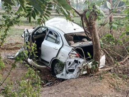 Speeding car hits a tree, driver killed, four injured | भरधाव कारची झाडाला धडक; चालक ठार, चार जखमी 