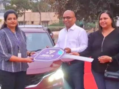 chennai based it company gifted 50 cars as reward to their loyal employees see these cars name | बॉस असावा तर असा! 'या' IT कंपनीने कर्मचाऱ्यांना गिफ्ट म्हणून दिल्या 50 नवीन कार