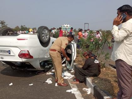 Pet dog overturns car, kills owner in surprise attack | पाळीव कुत्र्याने अचानक केलेल्या हल्ल्यात गाडी उलटून मालक ठार