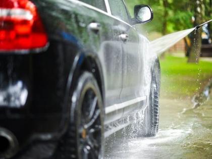 dont waste water for car | गाडीसाठी पाण्याचा अपव्यय टाळा