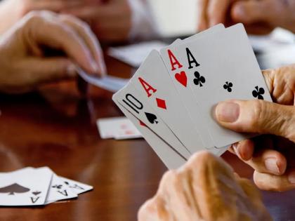 Social worker, police started a card club; The case in Chhatrapati Sambhajinagar | सामाजिक कार्यकर्ता, पोलिसांनीच सुरू केला पत्त्यांचा क्लब; छत्रपती संभाजीनगरातील प्रकार Social worker, police started a card club; The case in Chhatrapati Sambhajinagar | सामाजिक कार्यकर्ता, पोलिसांनीच सुरू केला पत्त्यांचा क्लब; छत्रपती संभाजीनगरातील प्रकार