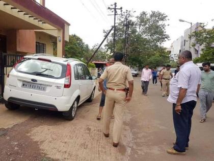 Gavgunda Pratap: The vehicles parked in front of the bungalow | गावगुंडांचा प्रताप : बंगल्यापुढे उभी असलेली वाहने फोडली