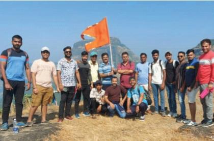 The eagle flag was brought from Dhak hill for Dolkathi | डोलकाठीसाठी ढाक डोंगरावरून आणला गरुडध्वज