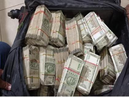 दिवसाढवळ्या चालकावर कटरने वार, डोळ्यांत मिरची पूड; स्टील कंपनीचे २७ लाखांचे 'कॅश' लुटले दिवसाढवळ्या चालकावर कटरने वार, डोळ्यांत मिरची पूड; स्टील कंपनीचे २७ लाखांचे 'कॅश' लुटले