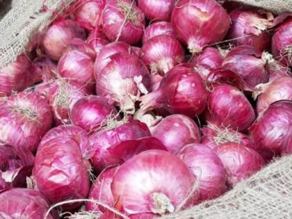 Tears in the eyes of consumers who will bring onions during the Ain festival | ऐन सणासुदीच्या काळात कांदा आणणार ग्राहकांच्या डोळ्यात पाणी