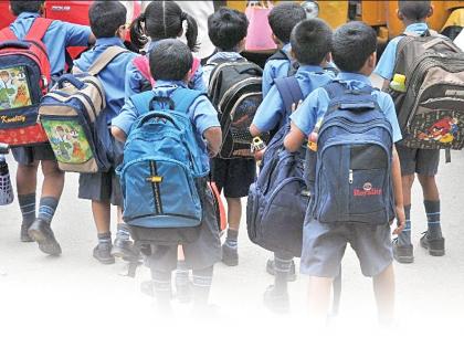 When will the collection of fees from private schools stop? | खासगी शाळांकडून होणारी शुल्क वसुली कधी थांबविणार?