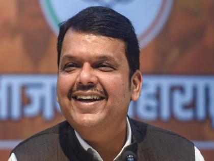 "The Chief Minister does not need to be taken seriously," Fadnavis said lightly | ‘मुख्यमंत्र्यांना गांभीर्याने घेण्याची गरज नाही’, फडणवीसांनी घेतलं हलक्यात