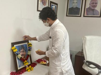 'Dad, I will sell my life to fulfill the dream you saw, I promise', dhananjay munde to gopinath munde homage | 'अप्पा, तुम्ही पाहिलेलं स्वप्न पूर्ण करण्यासाठी मी आयुष्य वेचेन, शब्द देतो'