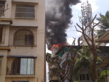 Mobile tower system catch fire in Ambernath | अंबरनाथमध्ये मोबाईल टॉवरच्या यंत्रणेला आग