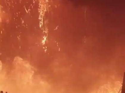 A huge fire broke out in a plastic toy godown in Japan's Jin area | जपान जीन परिसरातील प्लास्टिक खेळण्याच्या गोडावूनला भीषण आग