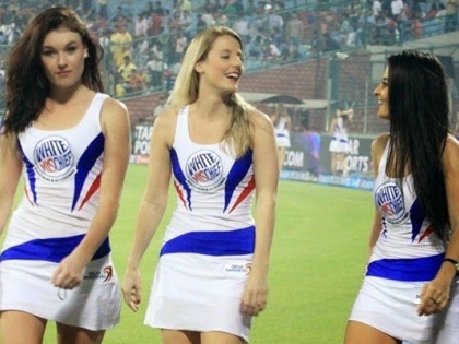 Cheerleaders give up big earnings in IPL for two years! | चीअरलीडर्स दोन वर्षे आयपीएलमधील मोठ्या कमाईला मुकल्या!