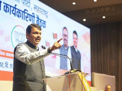 If an activist among the leaders dies, BJP will become Congress: Fadnavis | आता थांबायचं नाही, महाराष्ट्रात २०० जागा जिंकू; फडणवीसांनी दिला कानमंत्र