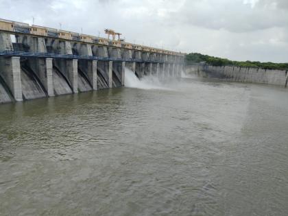 Three gates of Khadakpurna project opened, 32 villages alerted in buldhana | खडकपूर्णा प्रकल्पाचे तीन दरवाजे उघडले, 32 गावांना सतर्कतेचा इशारा