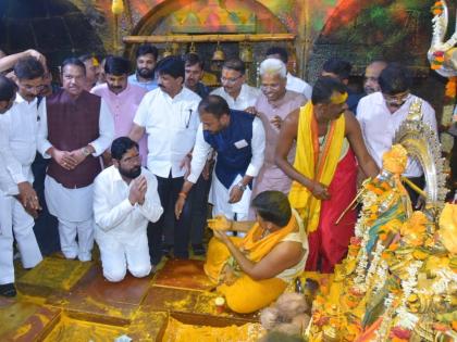 Eknath Shinde: Yelkot Yelkot Jai Malhar, Chief Minister Eknath Shinde took darshan of the deity | Eknath Shinde: येळकोट येळकोट जय मल्हार, मुख्यमंत्र्यांनी घेतले कुलदैवताचे दर्शन 