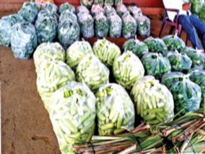 Corona restrictions have broken the backbone of vegetable growers | कोरोना निर्बंधांमुळे भाजीपाला उत्पादक शेतकऱ्यांचे मोडले कंबरडे