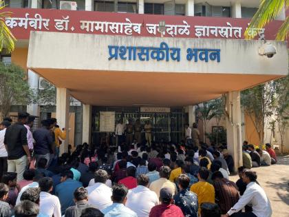 Five hours protest by ABVP in Solapur University | एबीव्हीपीकडून सोलापूर विद्यापीठात पाच तास आंदोलन