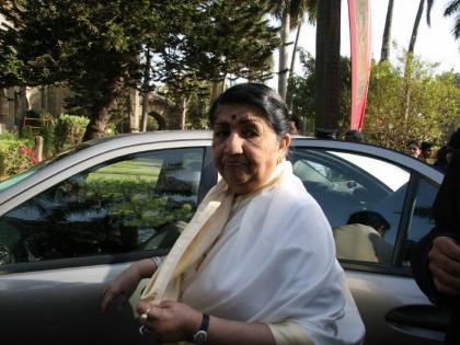 Lata Mangeshkar: Lata Mangeshkar Didi rocked the beehive, Mercedes and Chevrolet cars visited Bhosle | Lata Mangeshkar: ... तेव्हा लतादीदींनी भोसलेंना भेट दिल्या मर्सिडीज अन् शोव्हरलेट कार