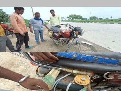 Lay Bhari... The rickshaw puller made an amazing invention, now two wheelers will also run on gas by jalaun man | लय भारी... रिक्षाचालकाने लावला भन्नाट शोध, आता दुचाकीही गॅसवर धावणार