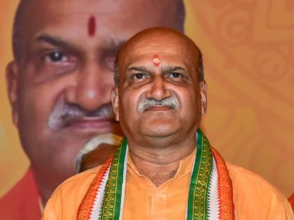 Shri Ram Sena Muthalik threatens to cut off hand if you touch vinayak savarkar's poster in Karnataka | सावरकरांच्या पोस्टरला हात लावाल तर हात कापून टाकू, श्रीराम सेनेची धमकी