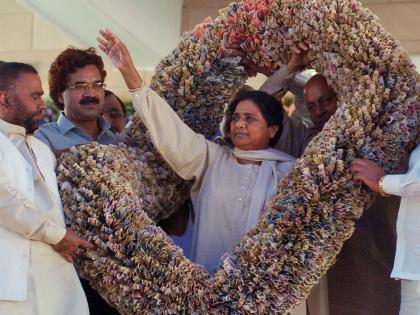 All parties on the ground in Uttar Pradesh; But in BSP's Mayawati house | उत्तर प्रदेशात सर्व पक्ष मैदानात; पण बसपाच्या मायावती घरातच