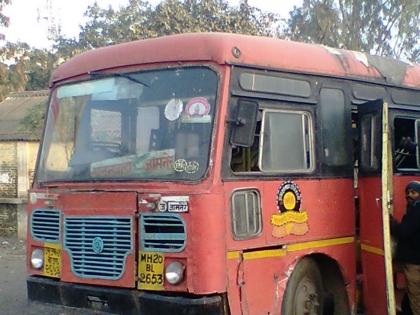 Driver and carrier suspended in connection with bus accident | बस पत्रा अपघातप्रकरणी चालक व वाहक निलंबित