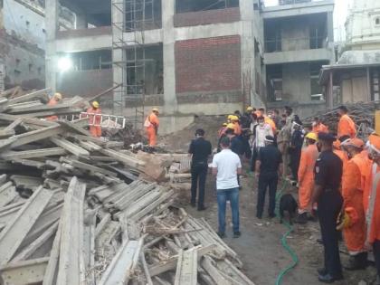 A building collapsed in Kashi Vishwanath area, killing two and injuring six | वाराणसीतील काशी विश्वनाथ परिसरात भवन कोसळलं, दोघांचा मृत्यू 6 जखमी