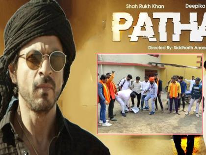 Bajrang Dal's opposition to 'Pathan', protests by breaking into theaters in Dhule | 'पठाण'ला बजरंग दलाचा विरोध, धुळ्यात थेटअरटरमध्ये घुसून फाडले पोस्टर्स