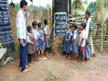 Struggle for education, bamboo walls, tree fruits! | शिक्षणासाठी धडपड, बांबूच्या झाल्या भिंती, झाडाचा झाला फळा !